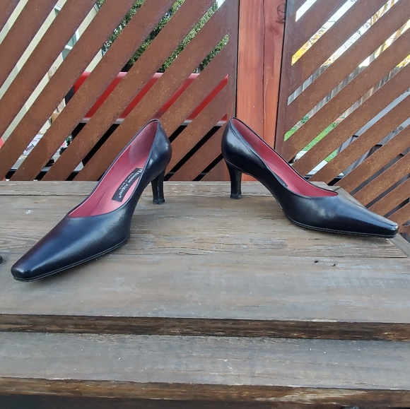 Vintage 1990s Etienne Aigner Pumps. Size 8 M. LNGUC. Made in Spain. Black. - Picture 9 of 11